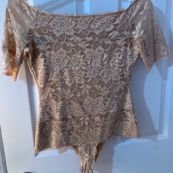 NWOTGuess Lace Bodysuit with Sleeve, size:… - Picture 2 of 2